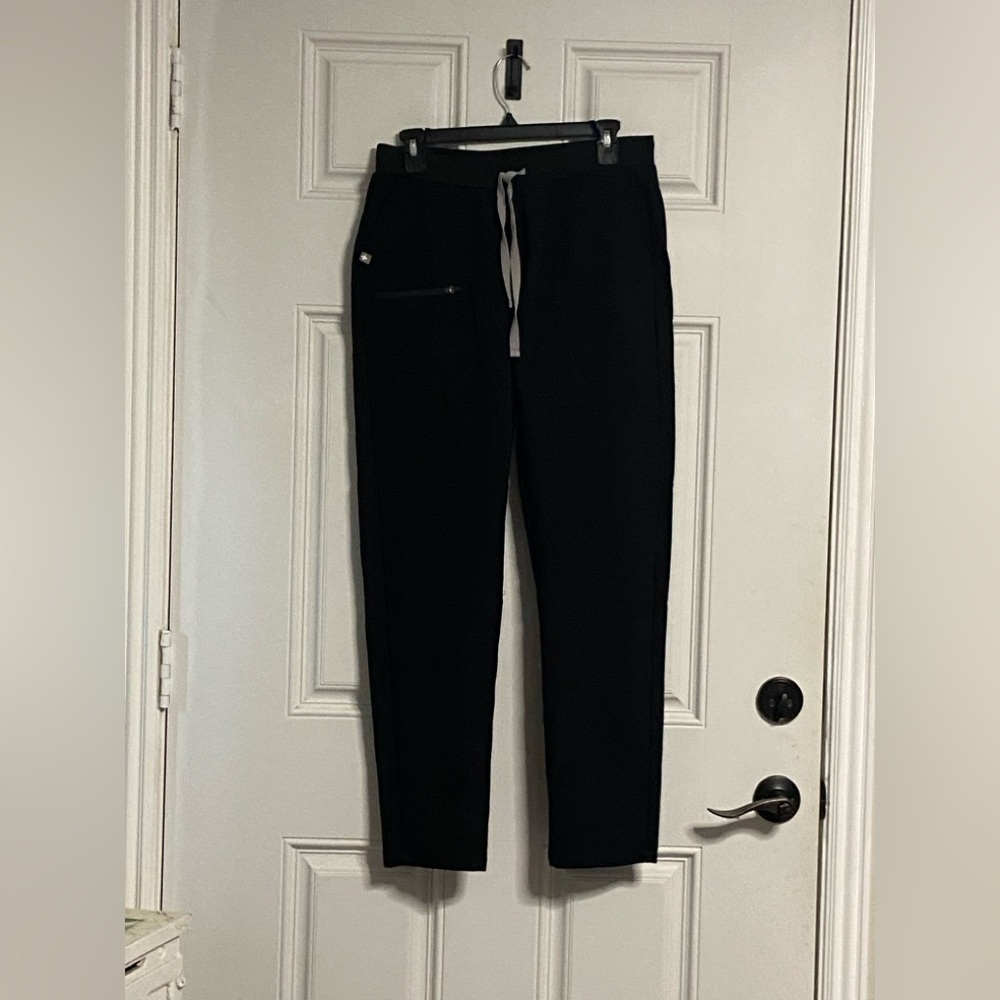 T28a- Figs Black Technical Collection Pull-On Scr… - image 1